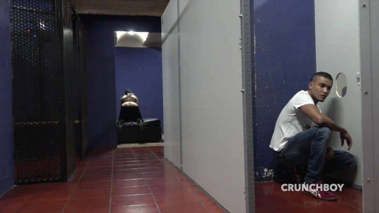 Bareback spy cam from Spain: Nando ROSSO usato senza preservativo dal castello etero di Vlad