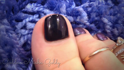 Goddess Misha Goldy: Dita, piedi, unghie dei piedi appena pedicuree, e gioielli per...