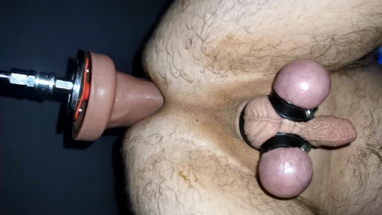 Fuck machine massaker: Neukmachine neukt mijn kont diep met een enorme dildo