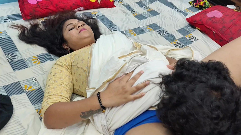 Vaigavarun45: Kerala Malayali pár kouří a líže kundičku v Kerala Saree,...