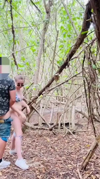 Huren-ehefrau wird im freien von fremden gefickt und lässt ehemann alles aufnehmen, Cuckold-ehefrau fickt im freien, ehemann