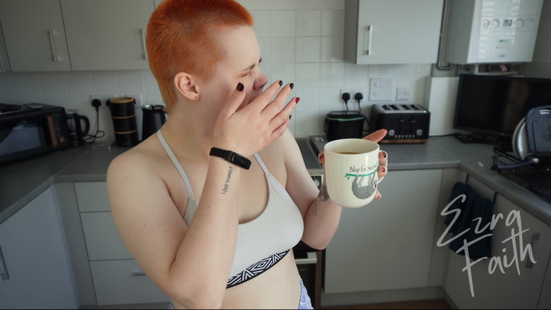 Ezra faith: Bicurious lesbijska najlepsza przyjaciółka bierze dziewictwo - Ezra Faith - odgrywanie ról