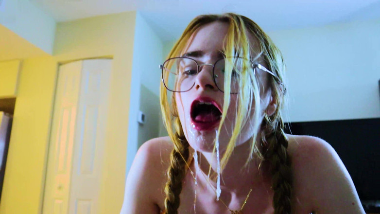 Smash Thots Films: I Smash Nerdy College Slut Reese Robbins in Hotel Room