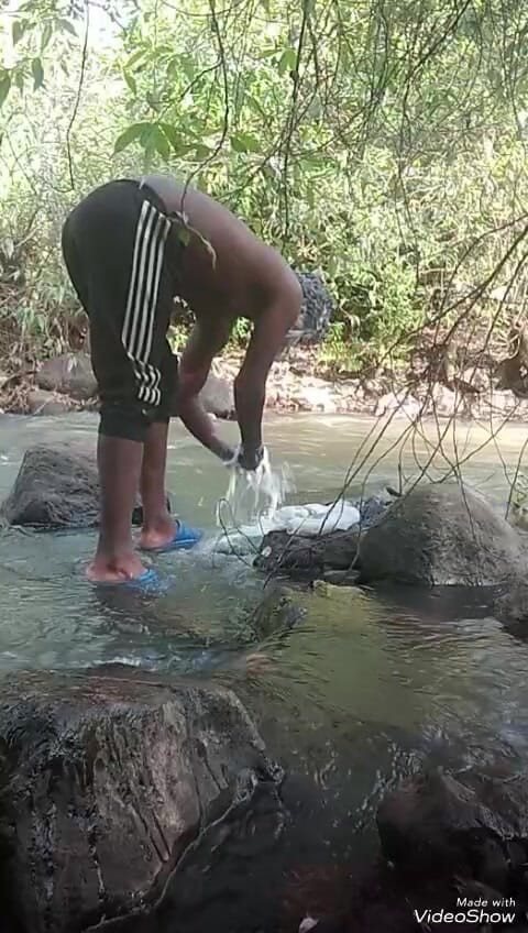 Sexyjayla254: Мильна мастурбація великого чорного члена, який кінчає на вулиці, частина 1