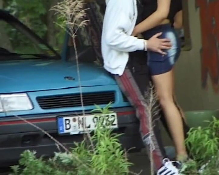 BB Video - Vintage Story: Tysk amatör tonåring utomhus brud brunett