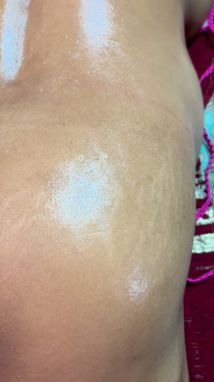 Beautiful mask: Dziś masażystka ścisnęła piersi Priya i dała jej pełny faul