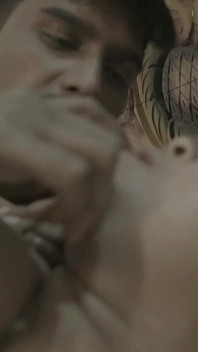 Une belle fille sexy se fait baiser par son serviteur