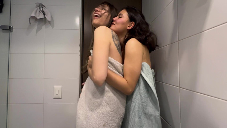 scarlettandc: Video From Bathroom