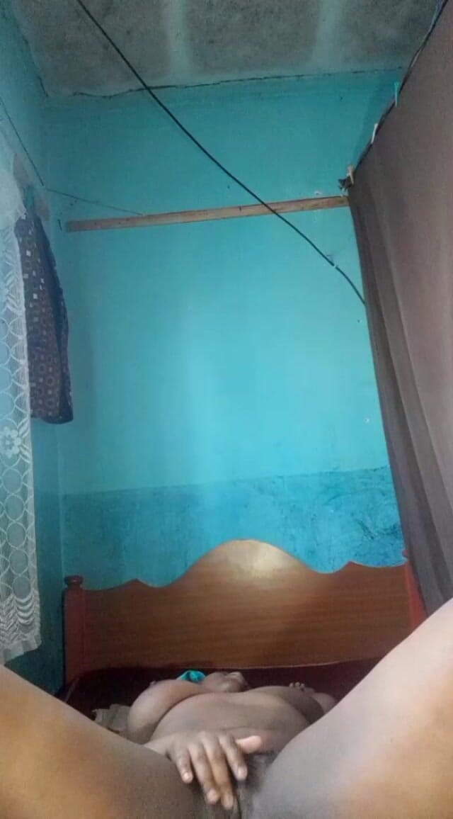 Mahali: Îmi place să-mi expun curul negru pe cameră 1