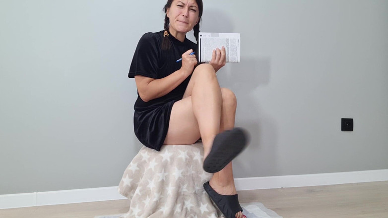 Adele Amber: Studentka čůrá na lekci