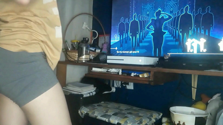 Little Ant2: Nachytal jsem svou holku při masturbaci