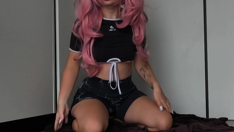 xKeryB: 포르노를 보고 젖은 보지를 핑거링하는 예쁜 소녀