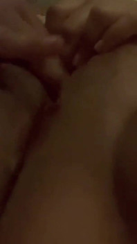 WildEnglishBBw. Spremendo le mie tette, diteggiando, orgasmo con squirting