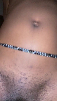 sexy heißes afrikanisches ebenholz brownGurl234 schleift großen kitzler und Cresmy nasse teen-muschi auf hüpfendem schwanz pOV