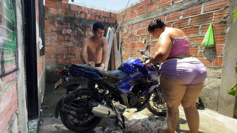 Lexly_16: เพื่อนบ้านช่วยฉันอาบน้ำแล้วเย็ดฉันอย่างเสียวมาก