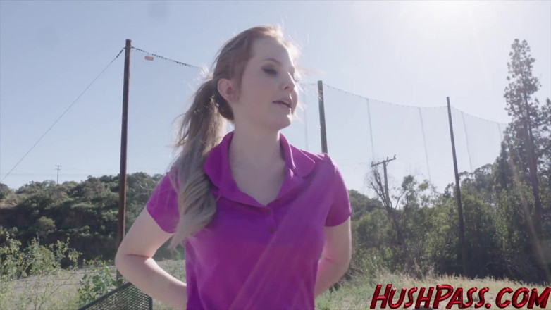 Hush Hush Entertainment: Profesionistului golf Sable Jones îi plac loviturile lungi și dure cu cluburi...