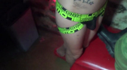 Gaybareback: XXL BBK kremówka gang bang w Paryżu