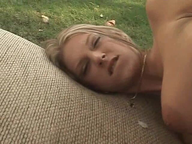 Eleganxia: Mogli a casa moglie da sola