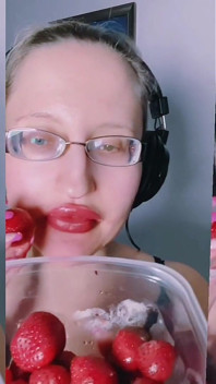 Asmr Strawberry Makan - Asmr, cermin mata, kegemukan, ginjal, bibir besar, mulut, makanan, fetish muka, kuku panjang