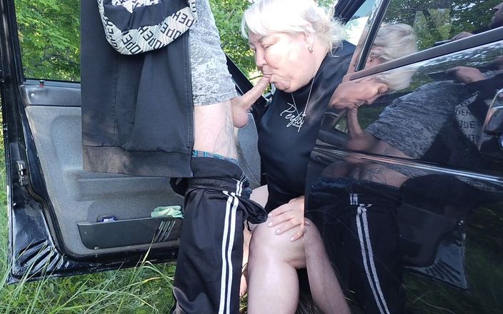 Zona901: Am ajuns cu un vecin într-o mașină în parc unde îmi suge pula și înghite...
