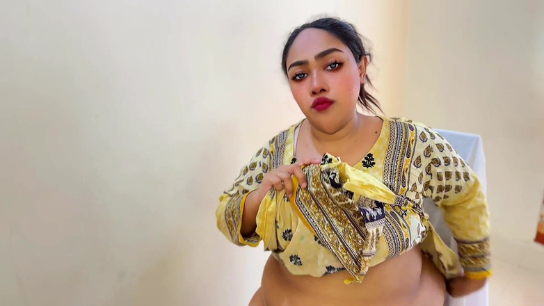 Aria Mia: Tailor Fucked Velký Zadek Ayesha Tetička - Desi Tetička s velkým...