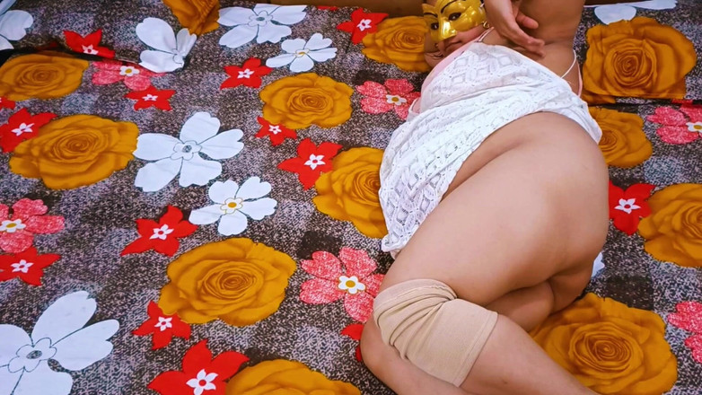 Catchybusty: Compilație cu supermodel în zonă