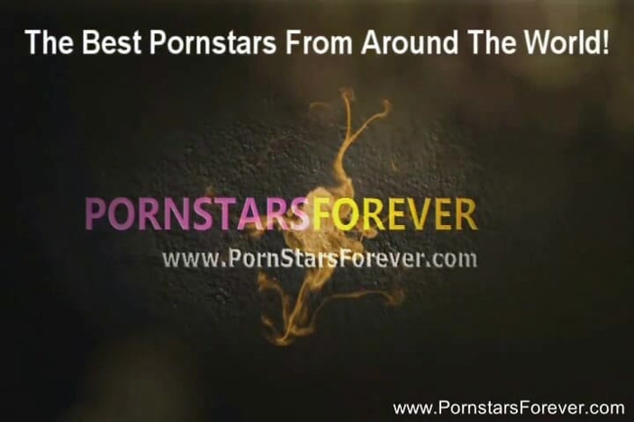 Pornstars Forever: Une brune à forte poitrine branle deux bites
