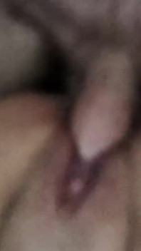 Chồng cuckold nghiệp dư cho phép bạn của anh ấy đụ và chảy tràn tinh dịch cho vợ của anh ấy tại bữa tiệc
