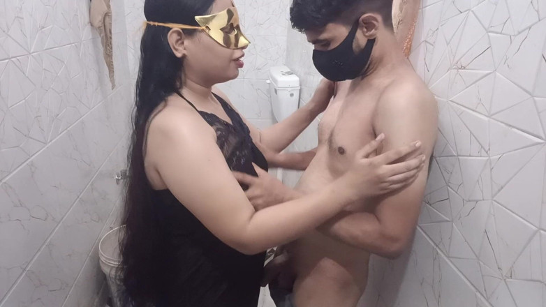 Sexgarl84: Moglie indiana pompino e chudai alla pecorina con sborrata sul...
