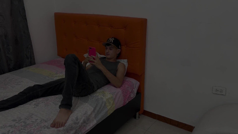 RASHEELHILLS: Latynoska pokojówka staje się bardzo seksowna, aby przyjmować gości hotelowych...