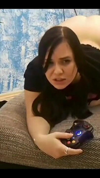 Footjob và xuất tinh trên chân của cô ấy