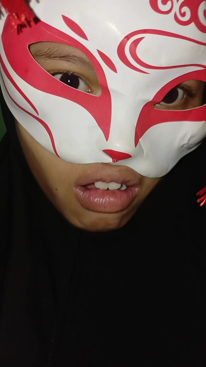 Theresia Nirvana: Pelajar bertudung yang cantik menikmatinya