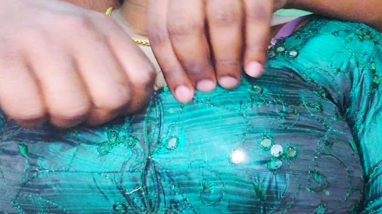 Desi Mohini: 大学老师在家做爱 第一集