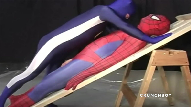 Crunch Boy: Sexe fétiche avec des vêtements de super héros