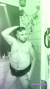 L'ora del bagno con un ragazzo trans