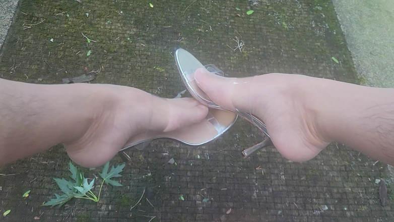 Feet Lover: Big Dick spust w pończochach i przezroczystych obcasach