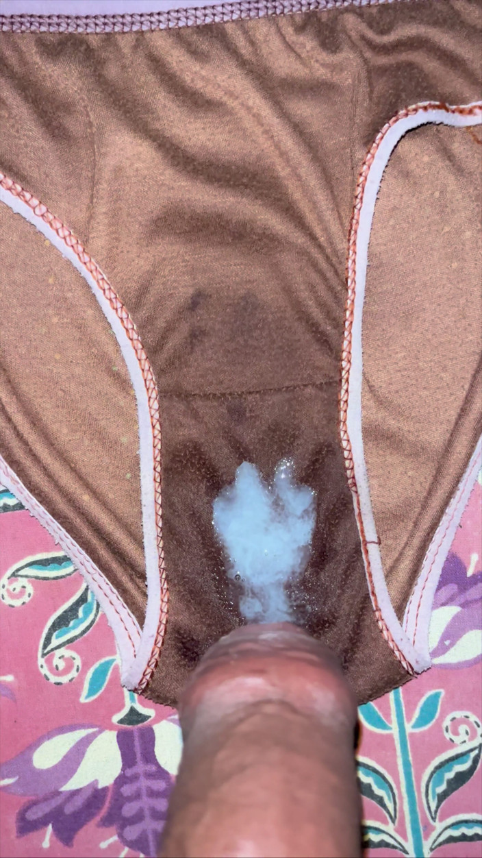 Cumlover35804: Więc Cheesy Dick i Sangita bardzo śmierdzące i niechlujne majtki