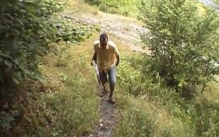 German Amateur Videos: Döl yiyen Alman hatun ormanda sikiliyor