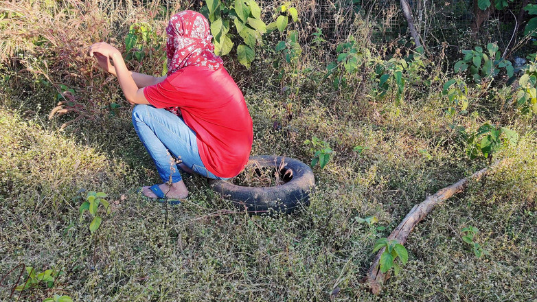 Hope Love: Studentessa con culo grosso scopata nella foresta in piedi a...