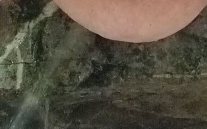 HerculesnVENUS: La chatte fleuve une pisse dégoulante, elle a montrant la...