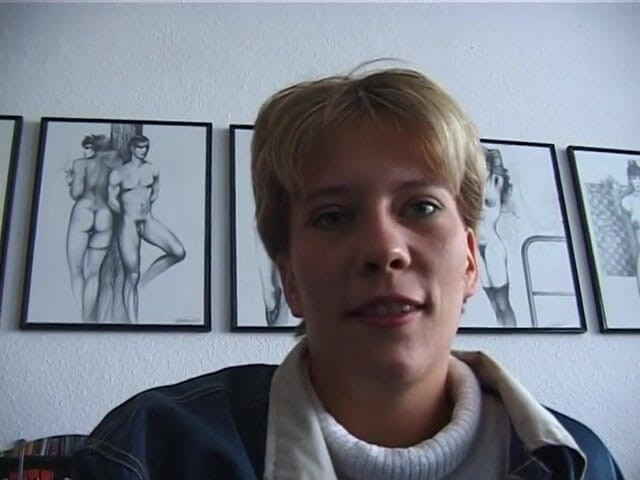 Lucky Wankerz: Rubia puta masturbándose