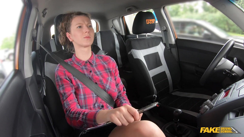 Fake Driving School: Comprame un café y fóllame