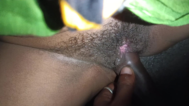 Major: Bengálská Nami Bhabdi BF virální video