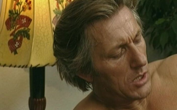 German's Young Babes: La segretaria di 21anni tedesca ha preso la sua dose di...