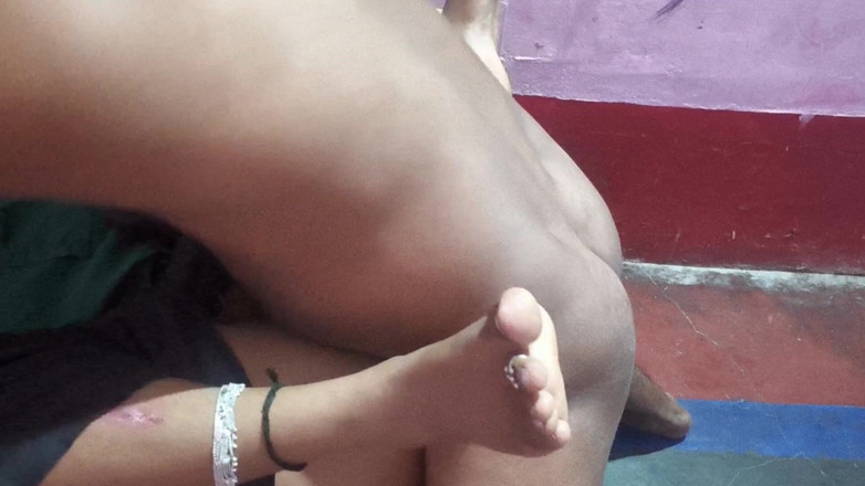 Sobha rani: Зведений брат покликав в кімнату друга Кокал і Комала Неху і змусив обох відсмоктати його член