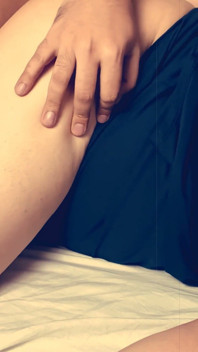 Hijastro cachondo comparte cama con madrastra, la folló por detrás como un toro y arruinó su coño mientras rebotaba grandes tetas