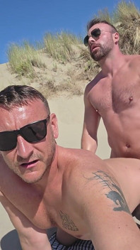 Baise rapide sur la plage