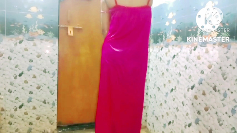 Ankurpriya000: Ateşli banyo yapan üvey kız kardeş ve ateşli yenge