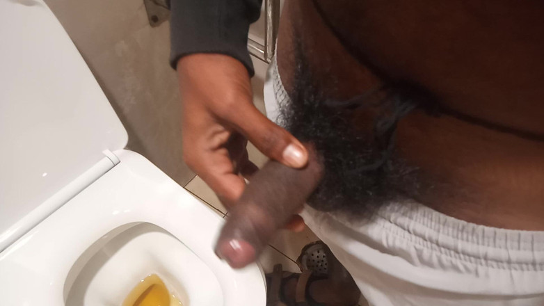 KUMBHA MANOJ KUMAR: Masturbation in der toilette