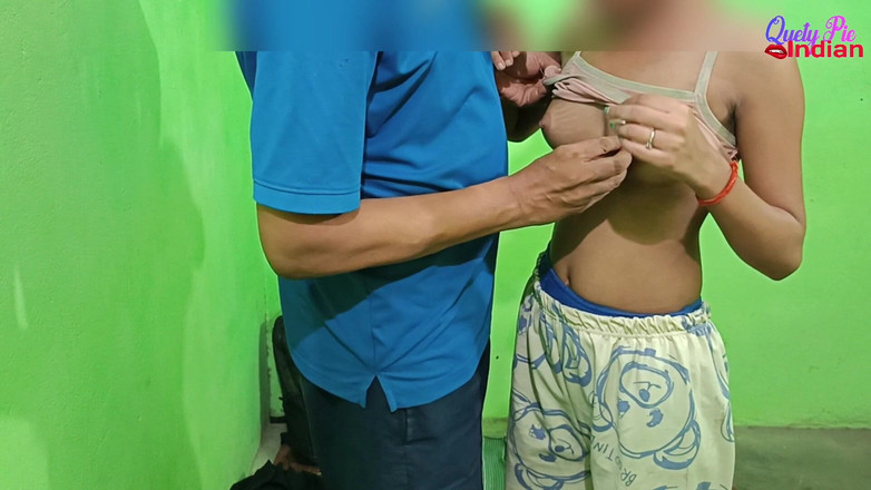 Sir: 18 yaşındaki öğrenci gerçek desi bakire genç Hintli kız ilk kez...